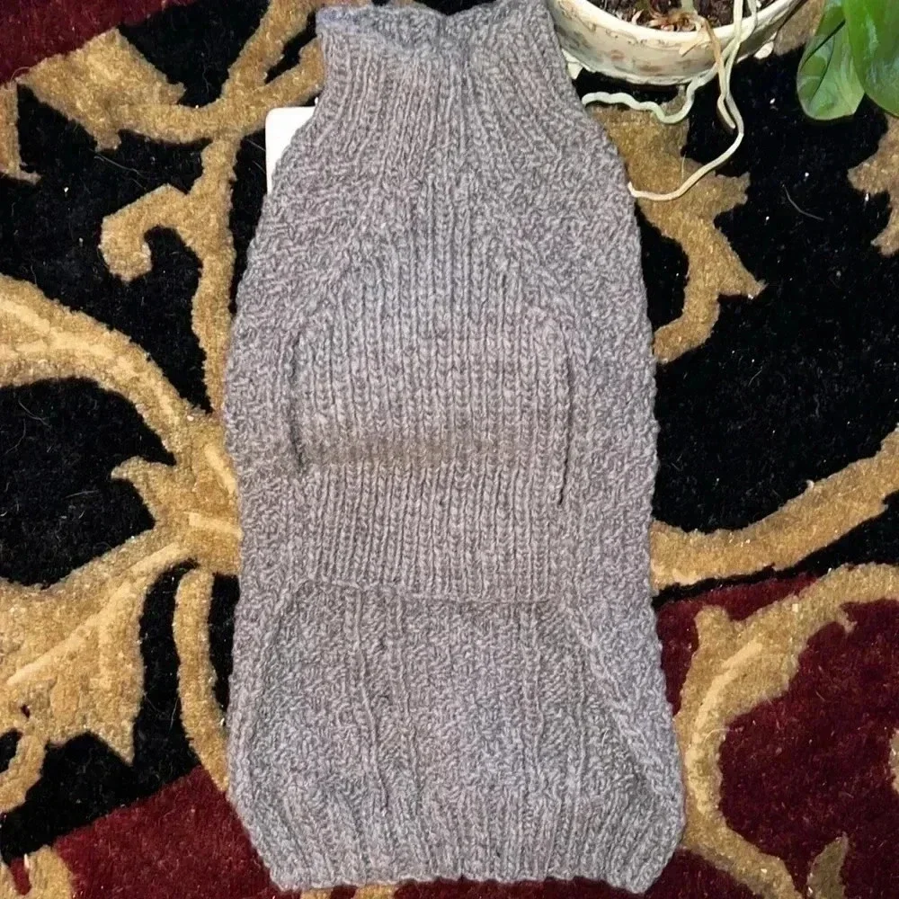 Chilly Dog 100% Wool Hand Knit Sweater Gray Size Medium